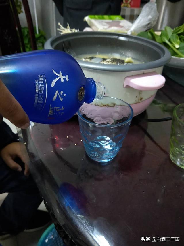 一瓶白酒相當(dāng)于多少瓶啤酒呢？大概十三瓶