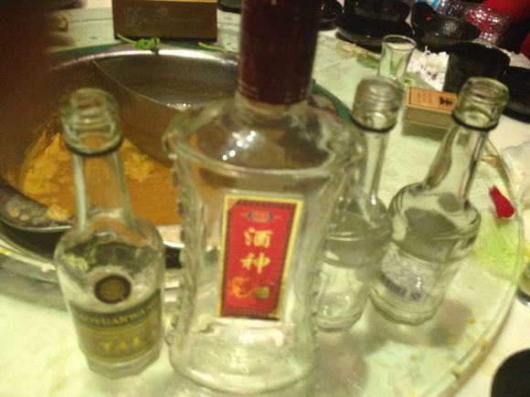 喝完白酒再喝啤酒有什么危害？啤酒跟白酒哪個(gè)危害大？