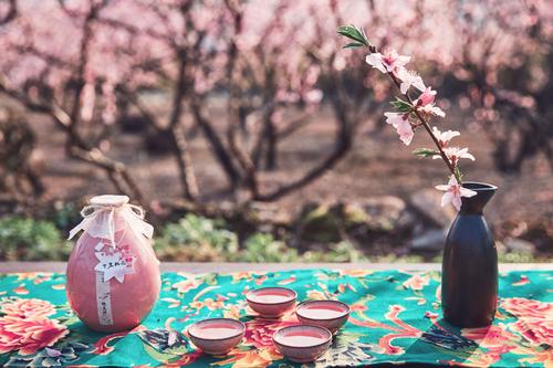 桃花酒有什么功效，喝桃花酒要注意什么