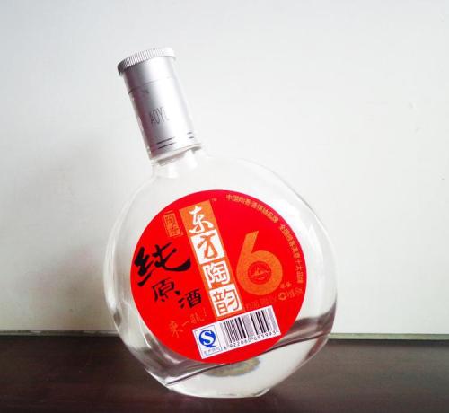 濃香型白酒的釀酒原料是什么？濃香型白酒的制作工藝有什么特點(diǎn)？