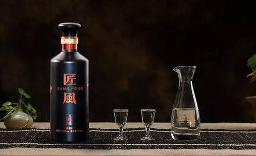 傳統(tǒng)白酒和食用酒精勾兌白酒有什么區(qū)別？酒精勾兌白酒有什么好處？