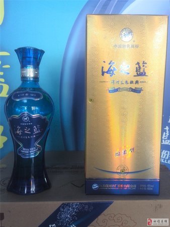 藍(lán)色酒水是什么酒(藍(lán)色的酒是什么酒)