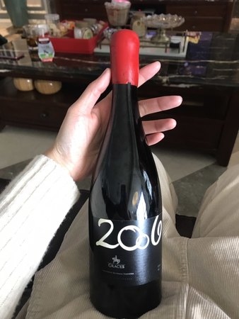 紅酒怎么開啟瓶蓋兒(紅酒瓶蓋怎么打開?)