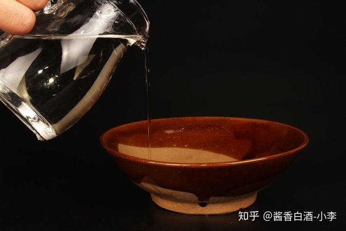 酒在社會(huì)中的作用是什么意思是什么意思(酒在社會(huì)生活中的作用)