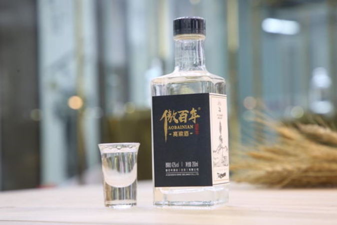 百年小牛白酒(牛百年白酒)