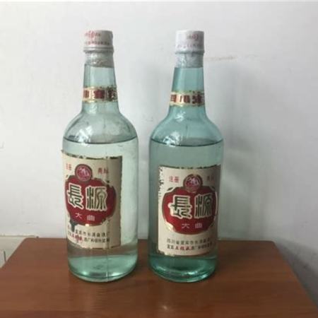 臺兒莊大曲酒瓶什么樣,國風席卷臺兒莊古城