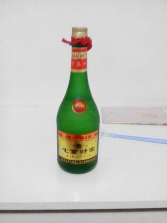 1988年的百齡壇酒值多少錢一瓶(1988年茅臺酒瓶值多少錢)