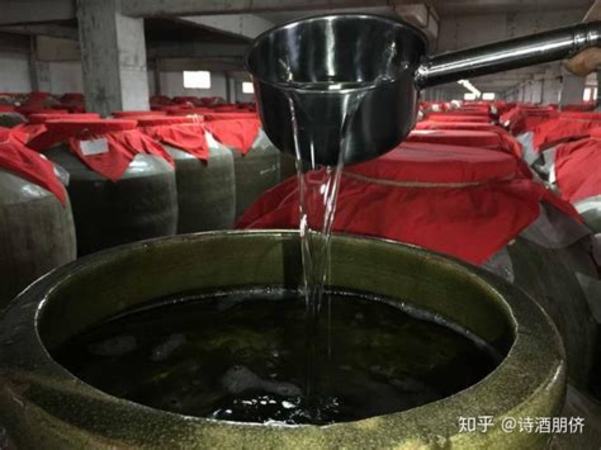 茅臺鎮(zhèn)散白酒專賣怎么樣,醬酒之都茅臺鎮(zhèn)