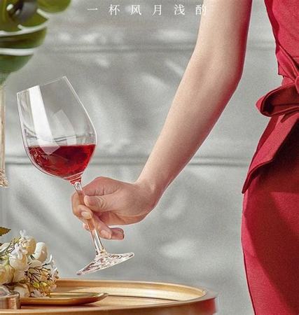 葡萄酒掛杯現(xiàn)象說明什么,正確認(rèn)識葡萄酒掛杯現(xiàn)象