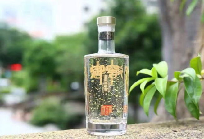 玲瓏酒業(yè)金箔酒多少錢(玲瓏酒業(yè)金箔酒價格)