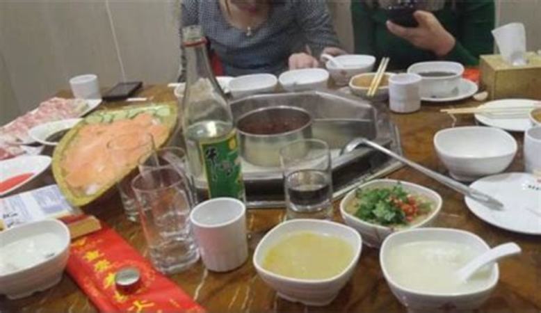 請吃飯喝什么酒,約到哪里吃飯比較好