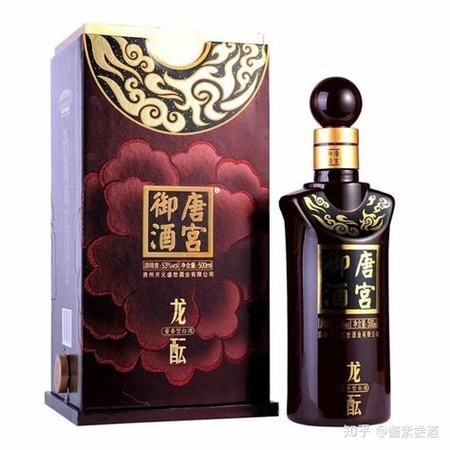 上面一個(gè)小瓶白酒的是什么白酒,你喝過哪些小瓶裝的白酒