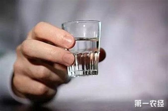 白酒油是什么原因,白酒出現(xiàn)沉淀的原因是什么