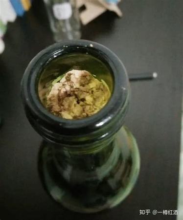 紅酒的酒塞怎么用,沒(méi)有開瓶器紅酒橡膠塞怎么開